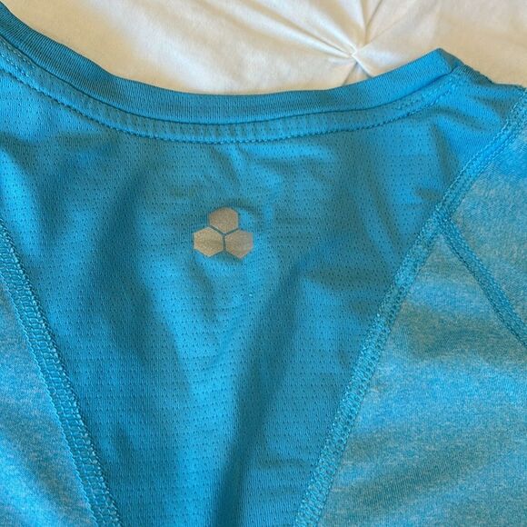 Lot of 2 Tek Gear Women's Purple & Blue Athletic Crew Neck T- Shirts Size Medium - Picture 4 of 7